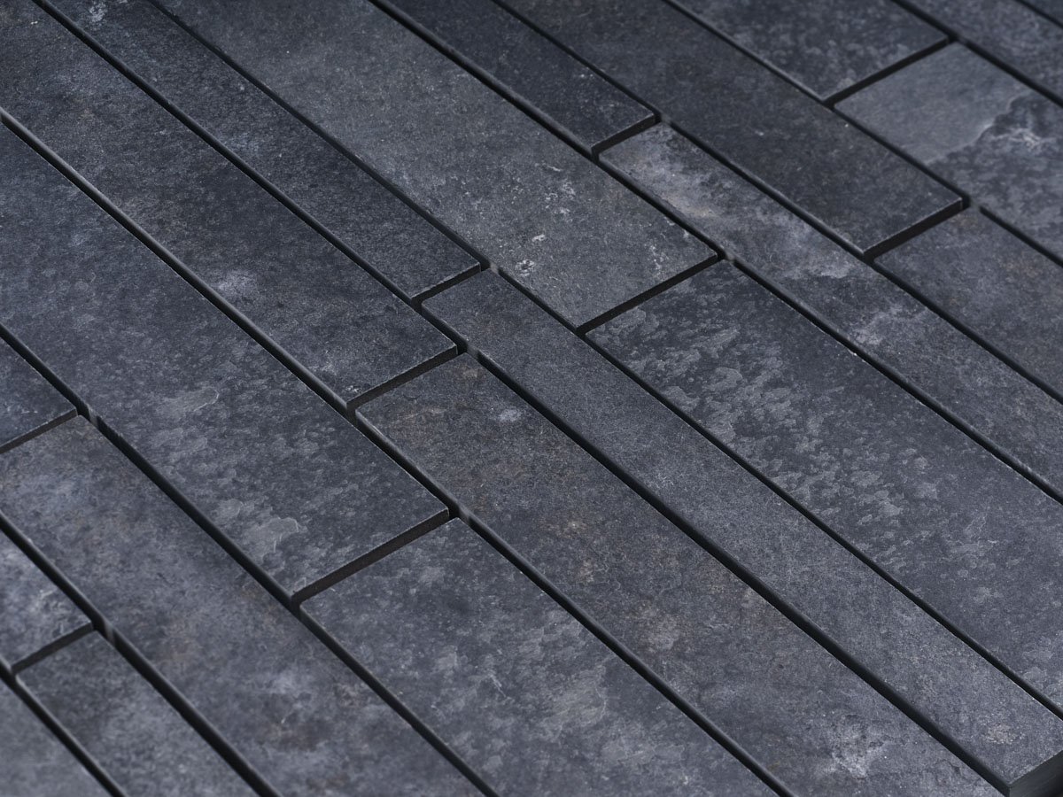 mosaico-plane-plane-ardesia-nero-spacco-naturale-dettaglio